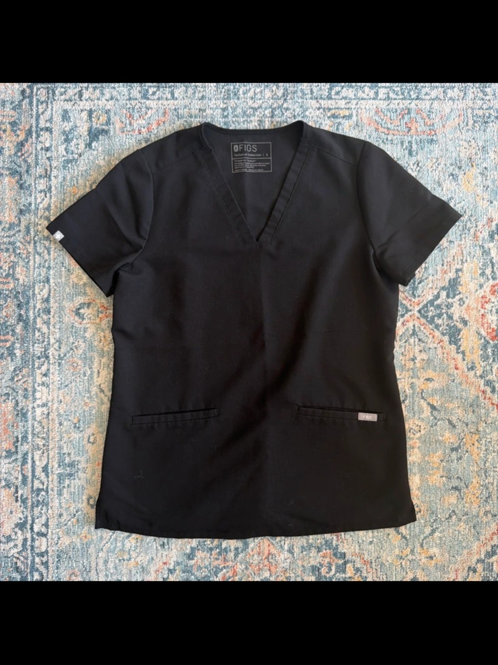 Figs Women's Casma Black V-Neck Short Sleeve Scrub Top